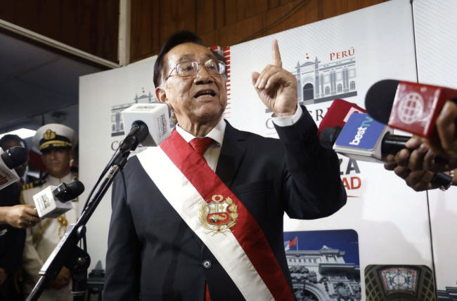 José María Balcázar devient le 8ème président du Pérou en une décennie.