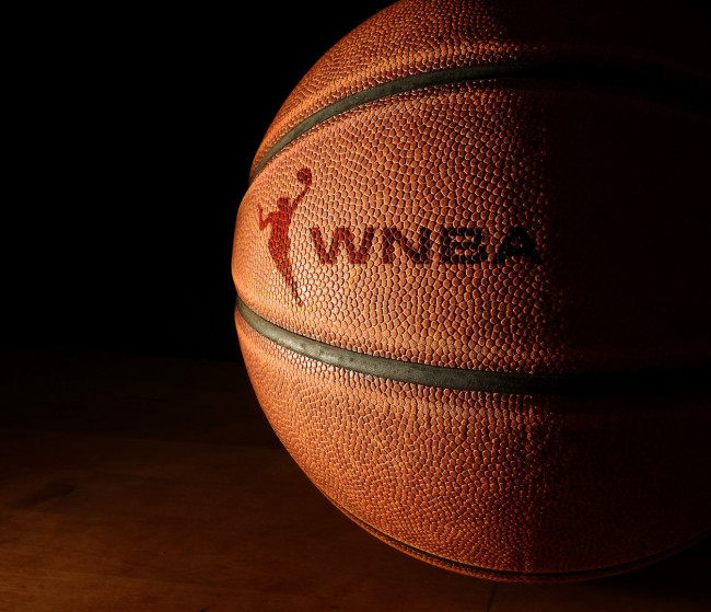 Tina Charles, meilleure rebondeuse et deuxième marqueuse de l'histoire de la WNBA, prend sa retraite à 37 ans