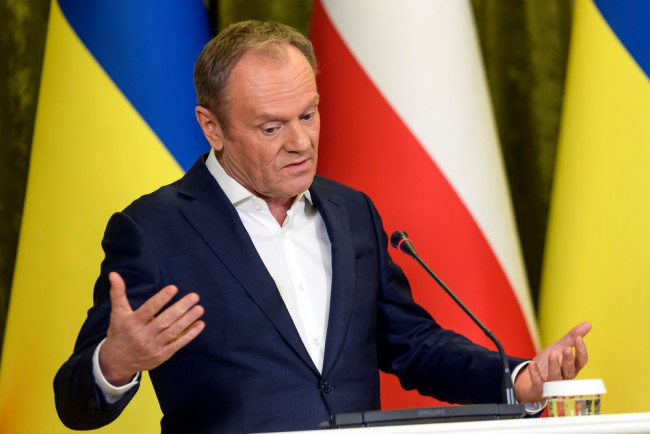 La Pologne exhorte ses citoyens à quitter l'Iran dans la perspective "très, très réelle" d'une guerre.