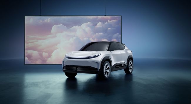 Toyota présente en avant-première deux modèles de véhicules électriques à venir.