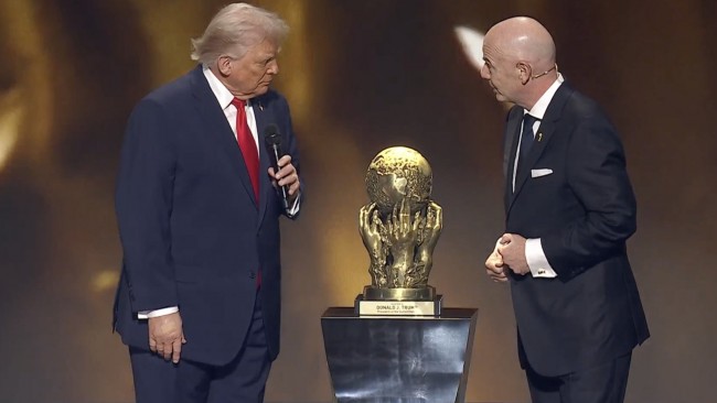 L'attribution du prix de la paix de la FIFA à Trump enfreint les propres règles de neutralité de la FIFA, selon une ONG.