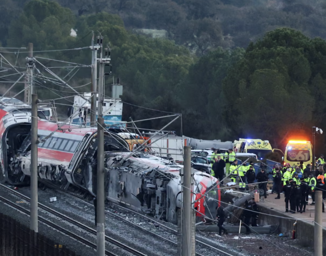 Le nombre de morts s'élève à 39 dans l'accident de train à grande vitesse du sud de l'Espagne : L'une des catastrophes ferroviaires les plus meurtrières
