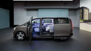 Mercedes dévoile un nouveau véhicule sept places avec 700 kilomètres d'autonomie.