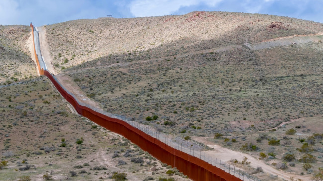 Les États-Unis approuvent un système laser anti-drone près de la frontière mexicaine.