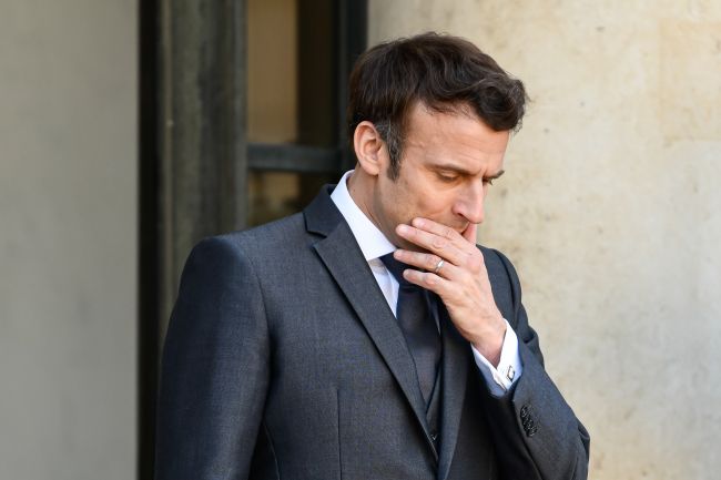 Macron exhorte l'Europe à rattraper son retard dans la course à l'IA.