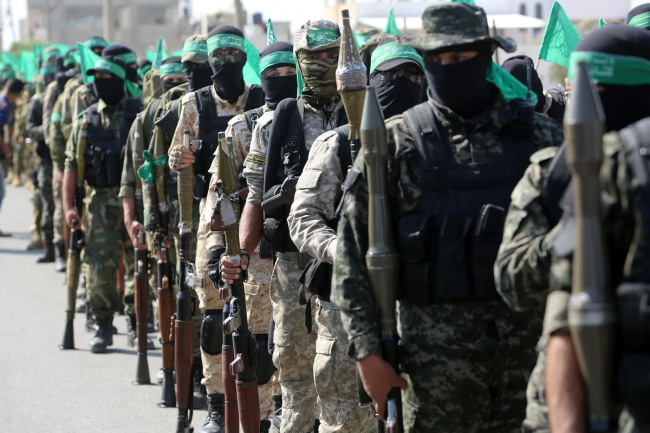 Le Hamas rend les corps de quatre otages, dont la famille Bibas