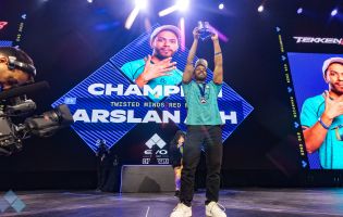 Arslan Ash couronn&eacute; champion d'Evo 2025 Tekken 8 