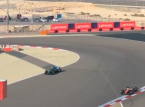 Fernando Alonso se retrouve bloqu&eacute; au milieu de la route apr&egrave;s que la voiture Aston Martin ait cess&eacute; de fonctionner &agrave; Bahre&iuml;n