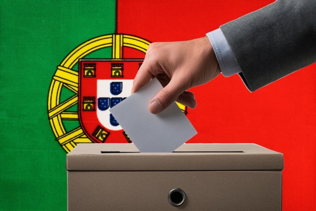 Le Portugal se dirige vers un second tour : le socialiste Seguro affrontera le leader d'extrême droite Ventura le 8 février.