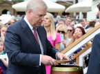 Le prince Andrew a &eacute;t&eacute; lib&eacute;r&eacute; apr&egrave;s son arrestation pour une mauvaise conduite pr&eacute;sum&eacute;e li&eacute;e &agrave; Epstein.