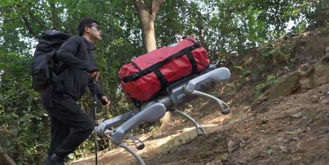 Unitree dévoile un robot quadrupède capable de marcher sans interruption pendant cinq heures.