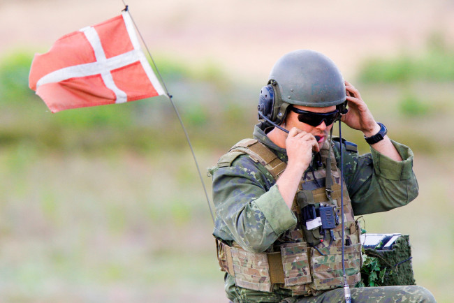Le Danemark a discrètement préparé des sacs de sang et des bombes de piste d'atterrissage juste au cas où Trump envahirait le Groenland