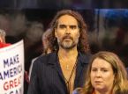 Russell Brand nie les accusations d'agression sexuelle et de viol devant le tribunal de Londres.