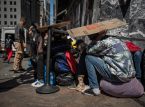 La Cour suprême ouvre la voie à Trump pour révoquer la protection des migrants.