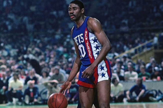 Micheal Ray Richardson, premier joueur de la NBA à être banni à vie, meurt à l'âge de 70 ans.