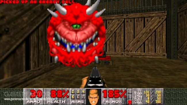 Cette lentille transforme ta vie en un jeu vidéo pixelisé et nostalgique.