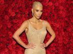 Kim Kardashian insiste sur le fait que l'alunissage &eacute;tait un faux : "Pourquoi le drapeau souffle-t-il ?"