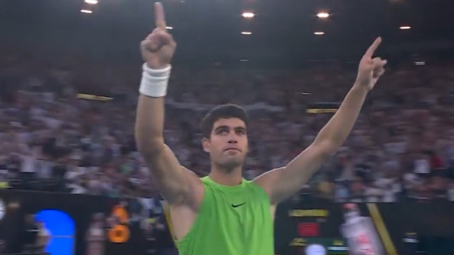 "L'un des matchs les plus exigeants que j'ai joués" : Carlos Alcaraz remporte une confrontation épique de 5h30 avec Zverev.
