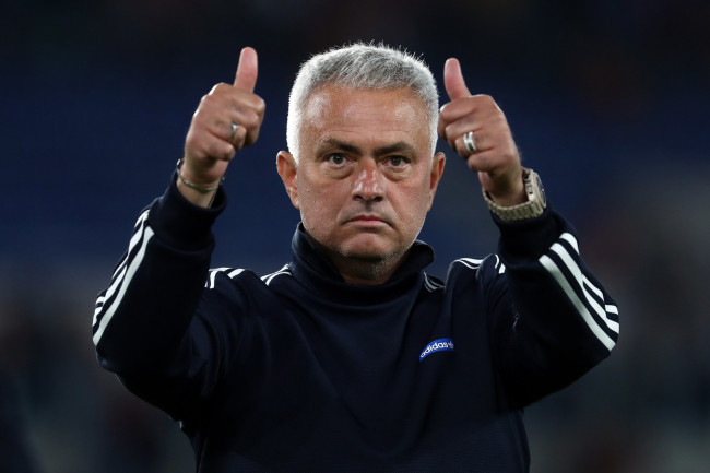 José Mourinho a été nommé entraîneur du Real Madrid jusqu'en juin 2029, et Florentino Pérez a été reconduit dans ses fonctions de président jusqu'en 2030