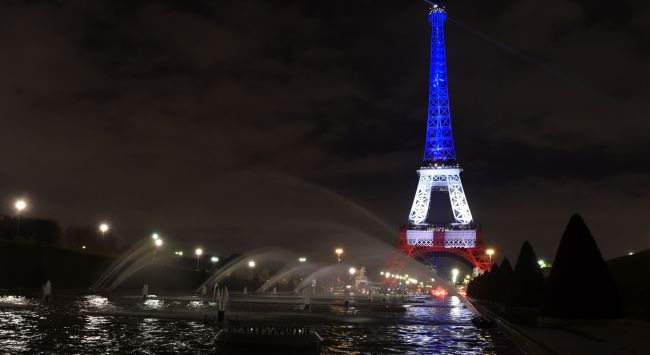 13 novembre : la France commémore le 10e anniversaire des attentats de Paris de 2015.