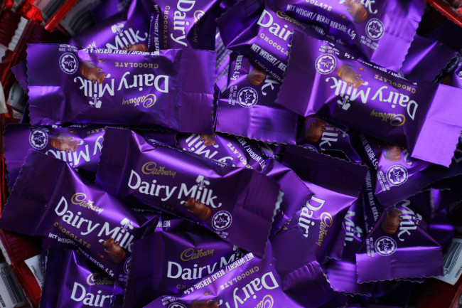 Mondelez, propriétaire de Cadbury, défend la poursuite de ses activités en Russie