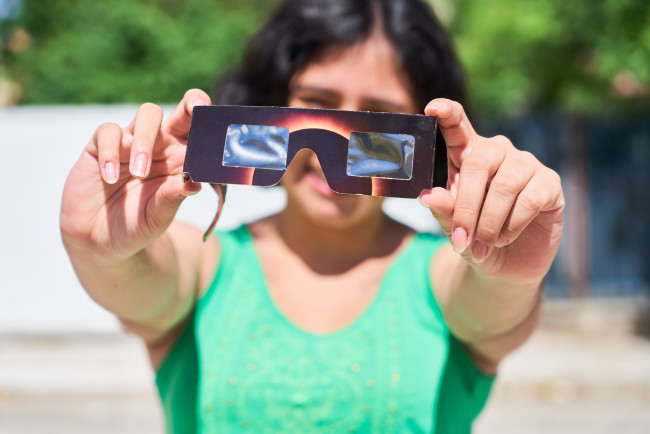 L'Espagne retire six modèles de lunettes pour éclipse en raison d'un risque de lésions oculaires