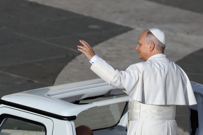 Le pape Léon promet de continuer à s'exprimer contre la guerre après l'attaque de Trump.