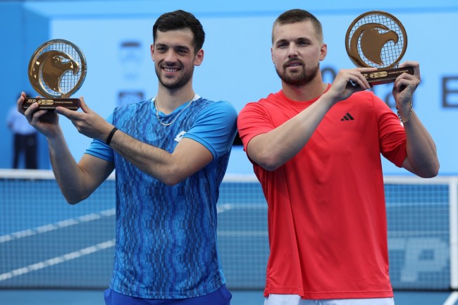Julian Cash et Lloyd Glasspool deviennent la première paire britannique à terminer l'année en tant que numéro 1 mondial en double masculin.