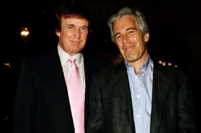Des courriels récemment publiés suggèrent que Trump était au courant des activités de trafic sexuel de Jeffrey Epstein.