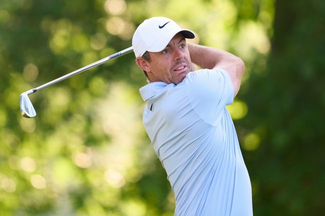 Rory McIlroy bat Scottie Scheffler d'un coup et devient seulement le quatrième homme à défendre un titre du Masters.