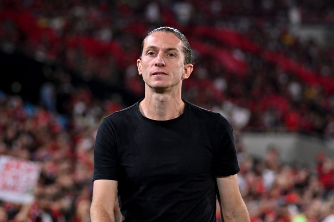 Filipe Luís, ancien entraîneur de Flamengo, fait ses débuts de manager en Europe à Monaco.