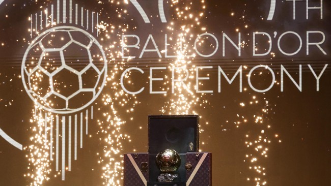 En quoi le Ballon d'Or a-t-il changé ces dernières années : Football mondial, plus de catégories, football féminin...