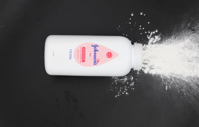 Johnson & Johnson propose de verser jusqu'à 5,5 milliards de dollars pour régler un litige concernant la poudre pour bébé