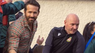 Le Wrexham de Ryan Reynolds pourrait retourner en deuxième division pour la première fois depuis des décennies ce week-end.