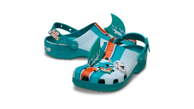 Crocs s'associe à la NFL pour une ligne de sabots officiels
