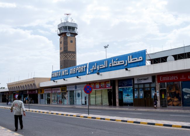 Israël désactive l'aéroport de Sanaa en réponse à un tir de missile des Houthis