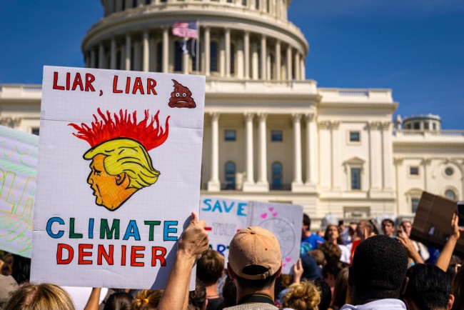 Trump ordonne le retrait radical des États-Unis des institutions mondiales.