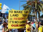Des milliers de personnes se rassemblent contre le surtourisme dans les îles Canaries.