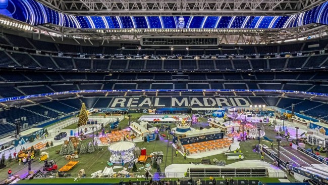 Le Real Madrid transforme le stade Bernabéu en parc d'attractions de Noël pendant la pause de la Liga.