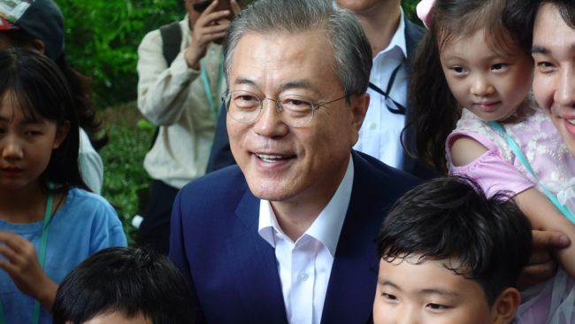 L'ancien président sud-coréen Moon qualifie les accusations de corruption d'attaque politiquement motivée.