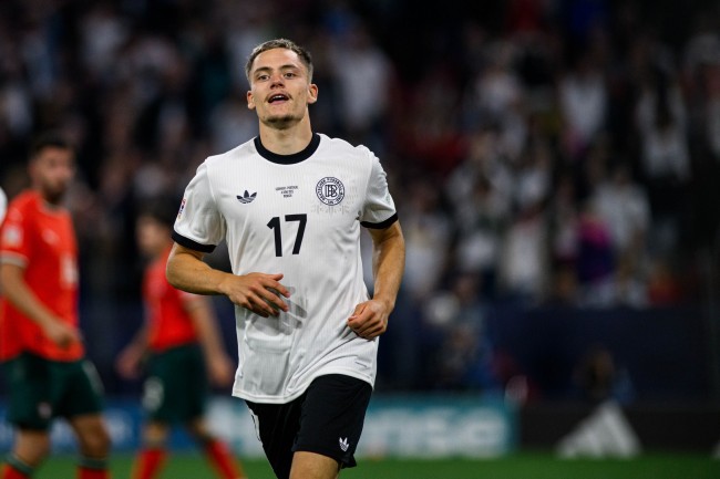 L'Allemagne rebondit contre l'Irlande du Nord avec des supporters qui se plaignent du prix des billets