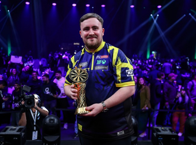 Luke Littler reprend le dessus en remportant le Saudi Arabia Darts Masters