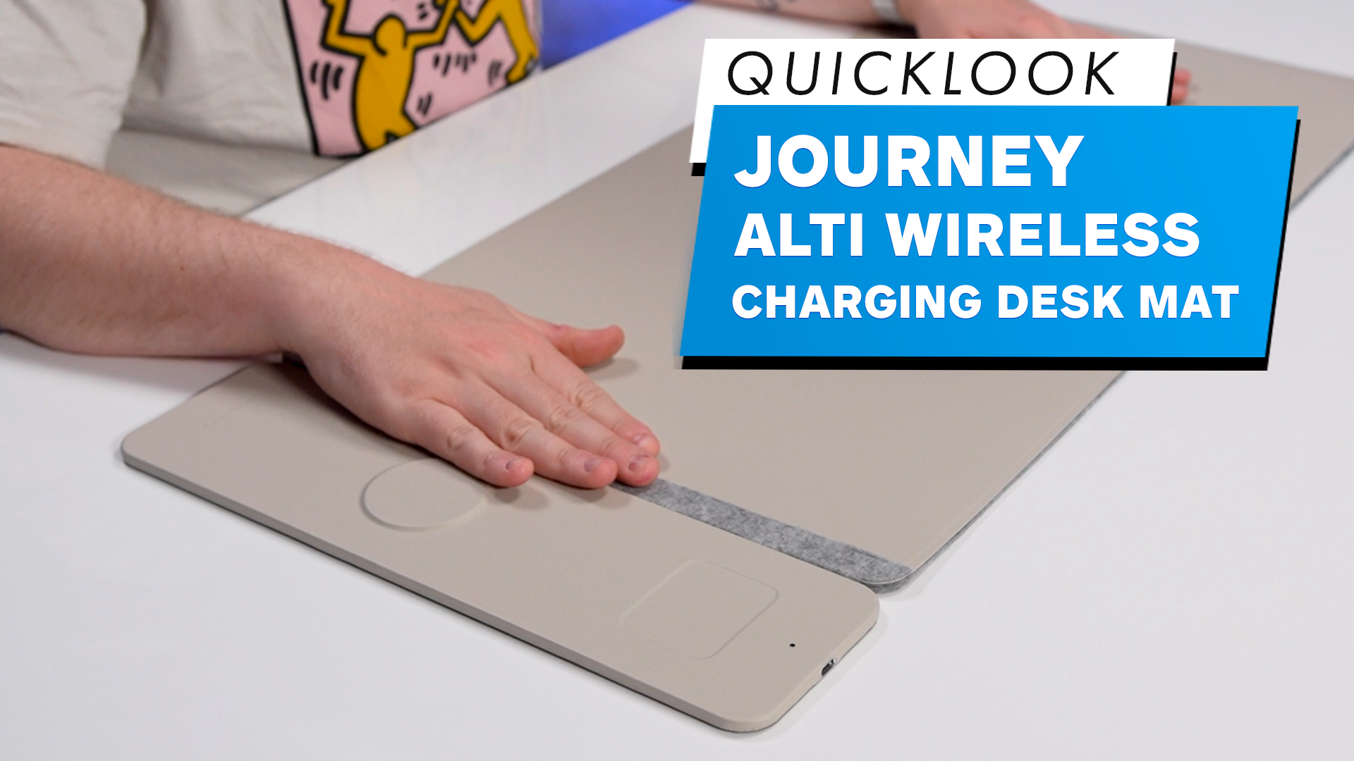 Découvrez le Journey Alti Wireless Charging Desk Mat pour charger vos gadgets compatibles Qi Découvrez le Journey Alti Wireless Charging Desk Mat pour charger vos gadgets compatibles Qi