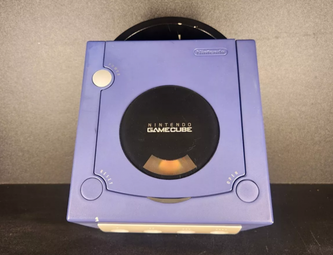 Un prototype rare de Nintendo Gamecube de Space World 2000 sur eBay