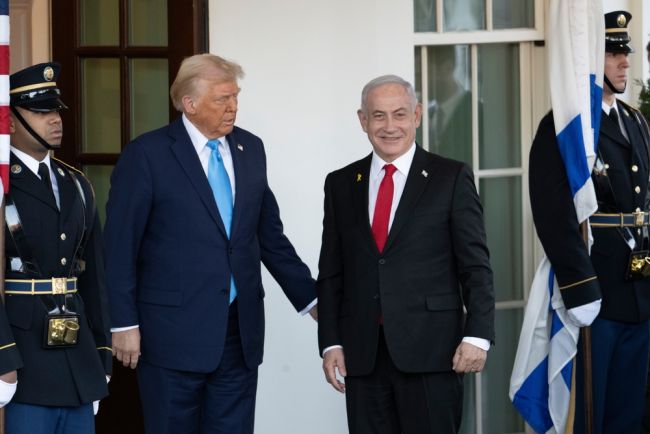 Les États-Unis frappent des installations nucléaires iraniennes, l'Iran déclare que toutes les options sont ouvertes pour se défendre.