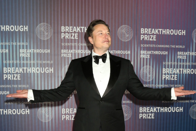 Musk intègre xAI à SpaceX dans le cadre d'une fusion technologique majeure.