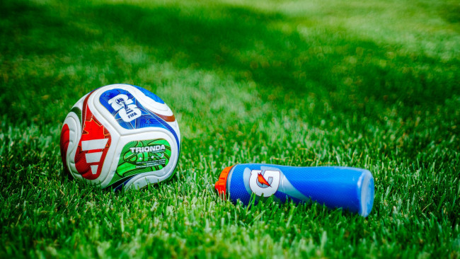 Les supporters commencent à huer les pauses d'hydratation controversées de la Coupe du monde