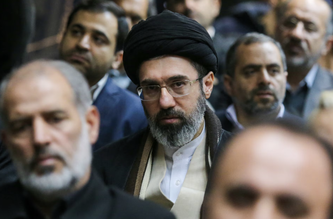 Le nouveau dirigeant iranien promet de maintenir la fermeture d'Ormuz