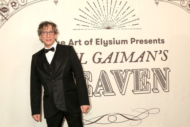 Neil Gaiman nie les allégations d'agression sexuelle et les qualifie de "campagne de diffamation"