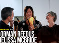 "Un peu &agrave; l'ouest" : Norman Reedus et Melissa McBride parlent de leur exp&eacute;rience du tournage de la troisi&egrave;me saison de The Walking Dead: Daryl Dixon en Espagne.